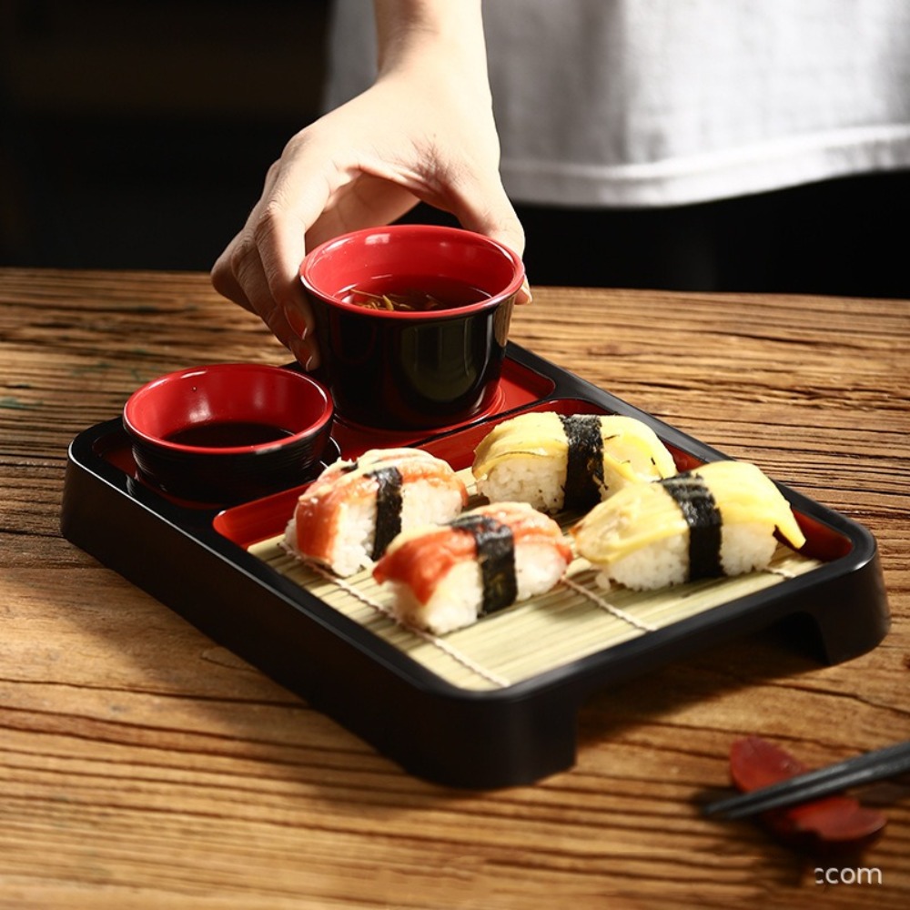 Sushi Mat Bamboo - จานเสิร์ฟบะหมี่เย็นสไตล์ญี่ปุ่น พร้อมเสื่อไม้ไผ่ ถาดพลาสติกสำหรับซูชิ จานอเนกประสงค์ทันสมัยสำหรับเสิร์ฟโซบะ เหมาะสำหรับงานปาร์ตี้